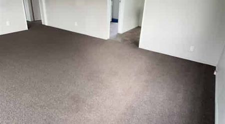 Spacious 5-bedroom home - Photo 2