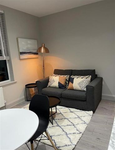 1 Bedroom Apartment To Let - Photo 2