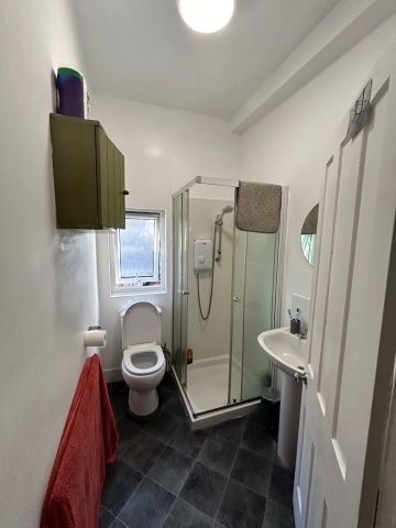 4 Bed Terraced House, Moseley Road, M14 - Photo 2