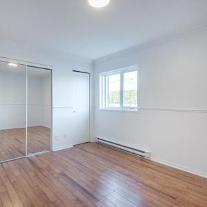 3 1/2 AVEC TERRASSE SAINT-BASILE-LE-GRAND ADJACENT SAINT-BRUNO-DE-MONTARVILLE - Photo 2