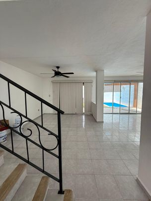 Casa en renta, con piscina y paneles solares, cerca de Altabrisa. - Foto 1