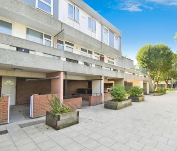 House Share to rent - Mangold Way, Erith, DA18 - Photo 2