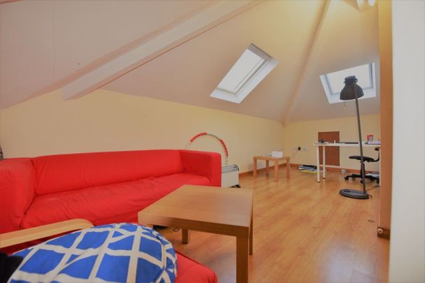 2 bedroom Flat in 1 Low Close Street, Leeds - Photo 1