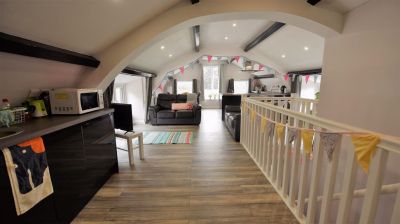 3 bedroom House in Flat 1, Leeds - Photo 1