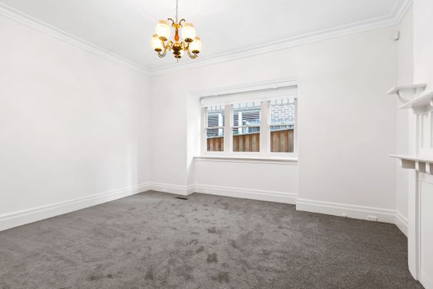 52 Milton Parade MALVERN - Photo 1