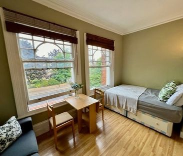 Studio Flat, Bedford Hill, SW12 - Photo 4