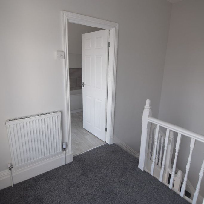 To Let 3 Bed End Terraced House - Photo 1