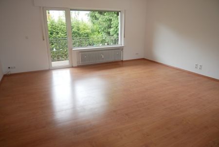 4 Zimmer-Wohnung mit Balkon im 1.OG (2 Familienhaus) in ruhiger Wohnlage von Obe ... - Photo 2