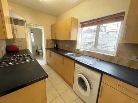 4 bedroom terraced house to rent - Photo 4