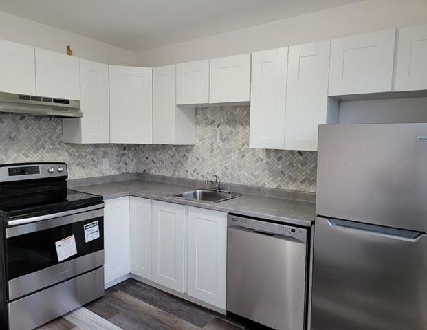 5910 | 5910 118 ave, Edmonton - Photo 1