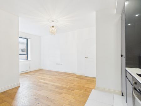 16 Elmfield Road, Bromley, BR1, London - Photo 2