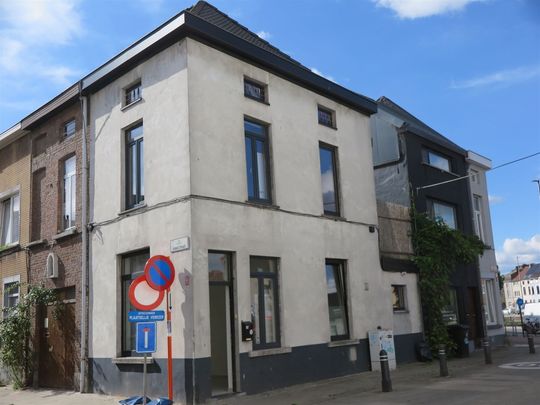 Knusse 1-slaapkamerwoning met terras in Gen - Photo 1