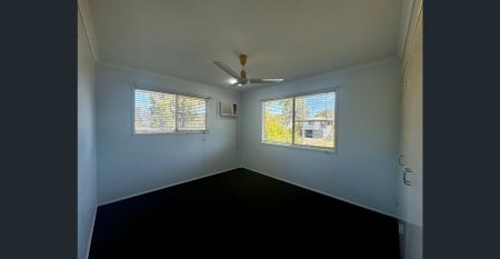 BREAK OF LEASE: 3 BEDROOMS UPSTAIRS, 2 DOWN, 2 BATHROOMS, 2 TOILETS, SHED ++++ - Photo 3