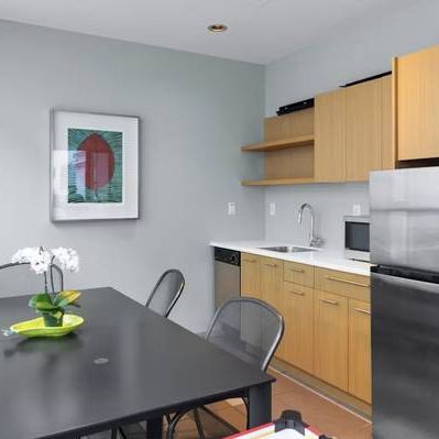 Beautiful 1 bed 1 bath in Downtown Victoria - Photo 1