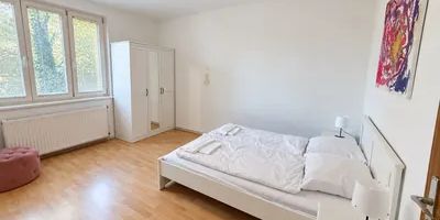 Helle 2-Zimmer-Wohnung mit separater Küche und Loggia, Gartenmitbenutzung & Top-Lage - 1120 Wien (Nähe Hietzinger Bad) - Photo 3