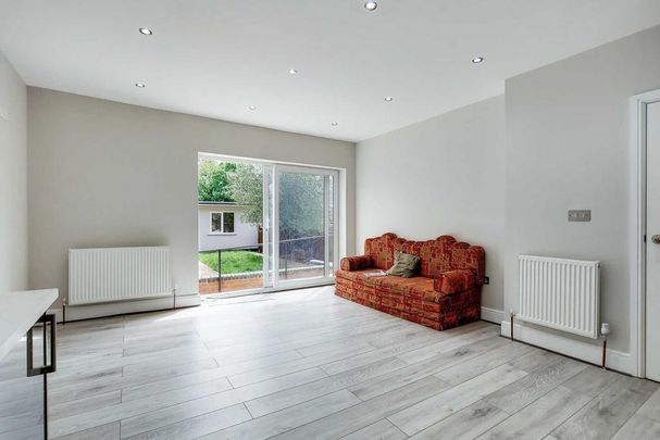 3 bedroom flat to rent - Photo 1