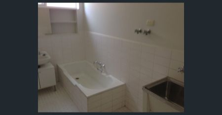 BIG GROUND FLOOR APARTMENT with SPLIT SYSTEM - Photo 4