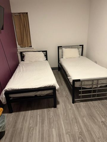 Room in a Shared House, Tanner Street, IG11 - Photo 5