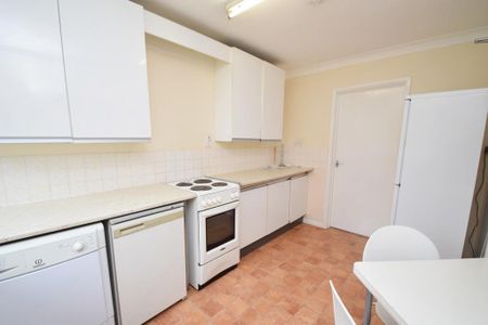 4 bedroom terraced house to rent - Photo 4