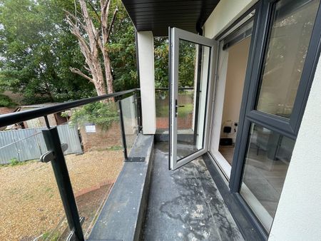 2 Bed Flat, The Balbirs, SO17 - Photo 5
