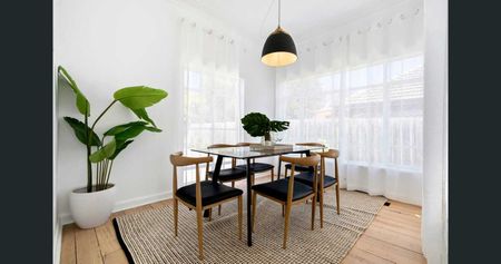 RENOVATED SPACIOUS 2/3 BEDROOM HOME - Photo 3