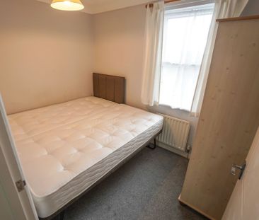 2 Bedroom Flat To Rent in Town Centre - £1,100 pcm Tenancy Info - Photo 4