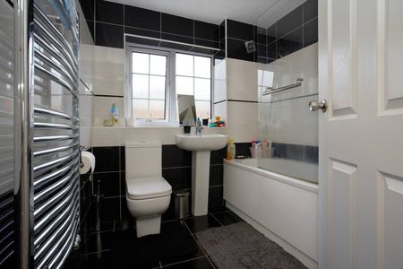 4 Bed Detached House, Oakwood Garth, LS8 - Photo 5