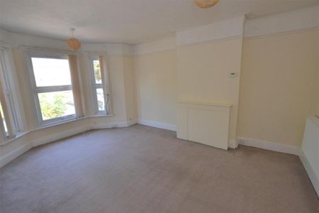 2 bedroom maisonette to rent - Photo 2