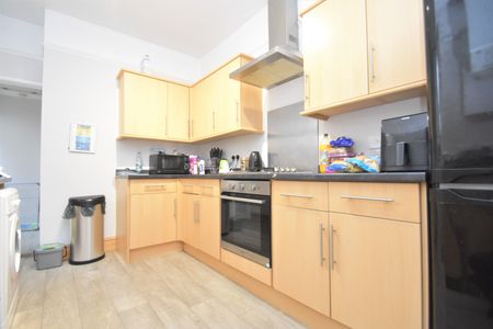 4 bedroom terraced house to rent - Photo 5