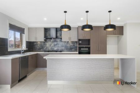 Spacious Family Home - Photo 3