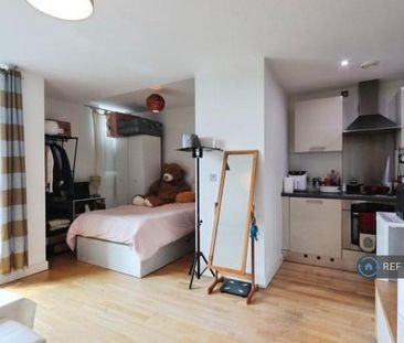 Studio to rent - Photo 3