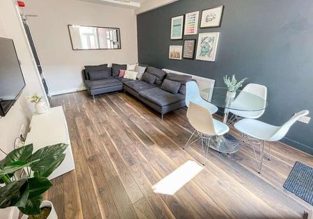 Ingrow Road, L6 - Photo 3