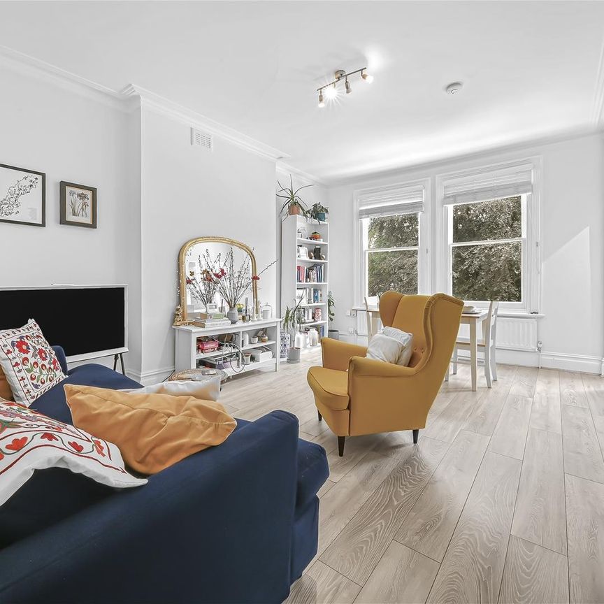 Primrose Gardens, Belsize Park, London - Photo 1