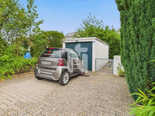 Freistehendes 6.5-Zimmer-Einfamilienhaus auf vier Etagen mit grossem Garten, Garage und Wellnessbereich in ruhiger, exklusiver Lage auf dem Bruderholz - Foto 1