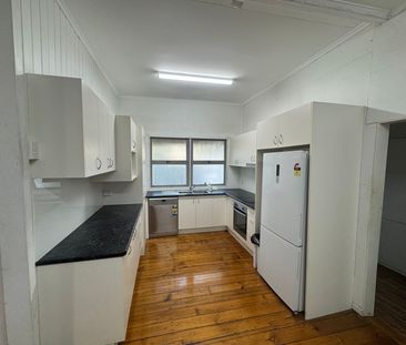 Queenslander in Convenient Location - Photo 5