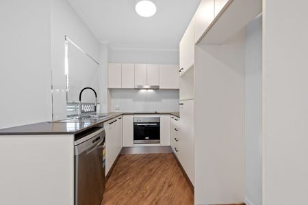 Beautifully Presented, this Lovely Unit Offers A Comfortable & Convenient Lifestyle. - Photo 3