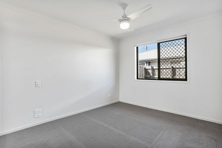 FANTASTIC 2 BEDROOM DUPLEX - Photo 2
