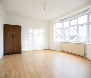 Guide Price £2,600 pcm - Available Now - Part Furnished - Photo 1