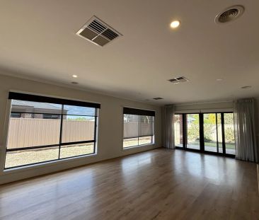 Modern 4 bedroom family home in picturesque McKenzie Hill. - Photo 6