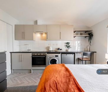 Studio to rent - Photo 3