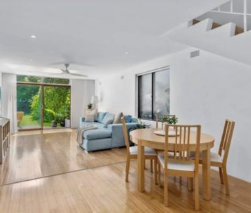 Sunny Coastal Retreat - Photo 3