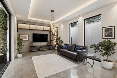 3 bedroom end of terrace house to rent - Photo 3