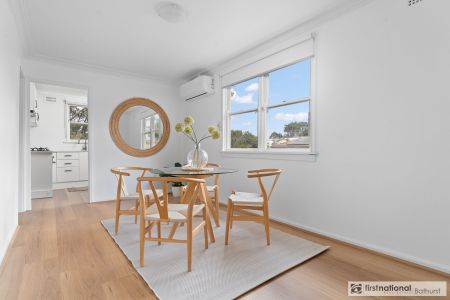 Modern & Spacious 4-Bedroom Home - Photo 3