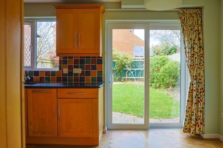 3 bedroom link detached house to rent - Photo 5