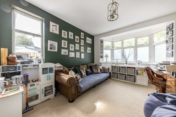 Manor Gardens, Acton, W3 - Photo 1