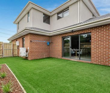 Room with Private Bathroom for Rent | Great Environment · Prime Loc... - Photo 3