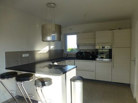 Location Maison 4 pièces 90m² GROISY 74570 - Photo 2