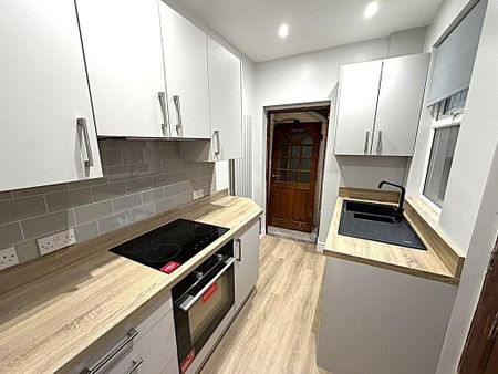 3 bedroom terraced house to rent - Photo 2