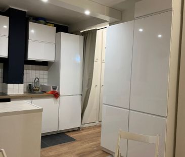 Studio moderne entièrement rénové à louer de 26.05 m² ? Proche gare... - Photo 3