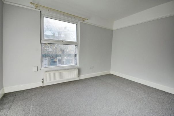 CLOSE TO WATFORD HOSPITAL & TOWN CENTRE - Photo 1